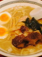 「ラーメン（豚骨、￥650）+玉子（￥50）」@ラーメン マキタの写真