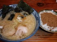 「蔵特製ラーメン・こってり・太麺（577円）ひき肉ご飯（231円）」@らーめん 蔵の写真