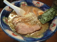 「醤油らーめん+味付けたまご」@らーめん てつや 東京高円寺店の写真