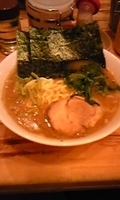 「ラーメン（中盛り）」@洞くつ家の写真