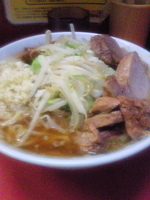 「小ブタ・麺カタメ・野菜チョイマシ・にんにくマシマシ」@ラーメン二郎 上野毛店の写真