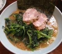 「ほうれん草らーめん、ぎょうざ、サービスライス大盛」@横浜家系ラーメン 家家家 飯田橋店の写真