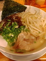 「ラーメン+無料トッピングモヤシ+替え玉」@博多風龍 水道橋店の写真