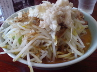 「小ラーメン+魚粉 ニンニク、脂ダブル」@ドン-キタモトの写真