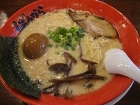 「とんこつラーメン680円（クーポンにて味玉子無料）」@東京豚骨拉麺 ばんから 柏豊四季店の写真