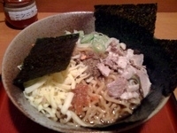 「煮干まぜそば チーズ フライドガーリック」@食処 渓の写真