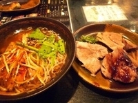 「ネギチャーシューメン（960円）+ギョウザ+なんこつ」@らーめん 一真堂の写真