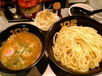 「ネギつけめん（大盛り 300g）￥900」@つけめん102 大宮店の写真