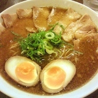 「博多ラーメン全部のせ」@誉志喜の写真