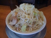 「ラーメン麺増し ヤサイニンニクタマネギ ￥800」@製麺所 豚とこむぎの写真