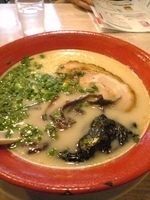 「豚骨ラーメン」@定食とラーメンの店 がらがら 加須店の写真