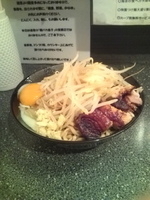 「豚醤油ラーメン（ニンニク、野菜少なめ）+汁なし」@106の写真