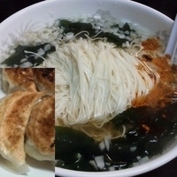 「わかめタンメン（麺硬め）+大盛+餃子+小ライス」@花水ラオシャン 本店の写真