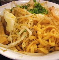 「スパイシー味噌背脂そば（￥700）卵黄（￥50）」@音麺酒家 楽々の写真