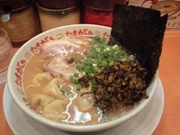 「ラーメン+ワンタン+高菜（650円+100円+100円）」@九州大分らぁめん たまがった 西口店の写真