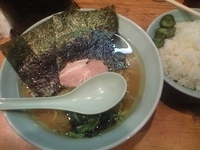 「ラーメン 650円 + ご飯大盛 サービス」@横浜ラーメン 武蔵家 稲田堤店の写真