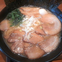 「醤油豚骨チャーシューめん（麺カタメ・アブラ多め） ¥900」@一合舎 前橋店の写真