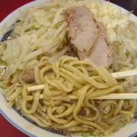 「小ラーメン 500円（ヤサイマシマシ・ニンニク）」@ラーメン二郎 目黒店の写真