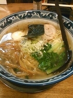 「塩味玉らぁめん」@○屋製麺店の写真