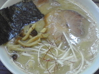 「らーめん（鶏の白湯スープ）」@らーめん新源地の写真