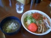 「【夏季限定】 冷やし塩つけめん 冷菜焼きトマト添え 900円+大」@UNDER GROUND RAMENの写真