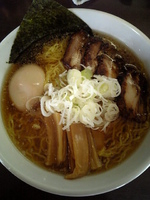 「中間+味玉」@高戸橋がんこラーメンの写真