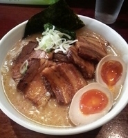 「チャーシュー麺（特）+味玉」@自然洞 麺舗の写真