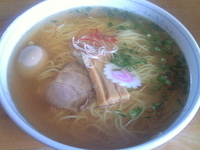 「塩ラーメン+大盛+半熟煮玉子」@麺組の写真