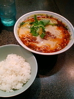 「担々麺中辛 小ライス【680円】」@四川屋台の写真