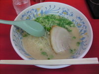 「博多とんこつラーメン+替え玉（サービス） / 500円」@博多龍龍軒 水道橋店の写真