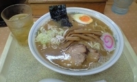 「ラーメン（中盛）680円サービス、ウーロン茶」@大泉大勝軒の写真