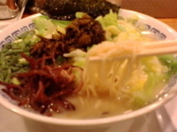 「博多まるきんラーメン600円+キャベツいっぱい150円+辛したか」@博多まるきんラーメン 銀座店の写真