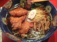 「ロース唐揚ラーメン（醤油） ￥1,100」@ラーメン桐生 伊勢崎店の写真