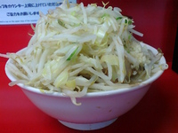 「小豚（ニンニク少し、ヤサイマシ）」@ラーメン二郎 千住大橋駅前店の写真