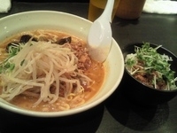 「狂人辣油半汁坦々麺中辛+モヤシ+半肉メシ」@拉麺研究所 香の写真