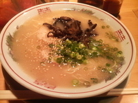 「博多とんこつラーメン+替え玉」@陣屋の写真