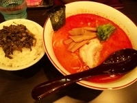 「赤百歩ラーメン750円+半ライス（ランチサービス）=750円」@百歩ラーメン 神保町店の写真