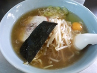 「ラーメン700円+生卵50円」@江戸壱の写真