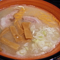 「豚そば（スープ白・麺赤玉￥580）」@らーめん 明日があるさの写真