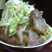 「小ブタダブル（ニンニク、ヤサイマシマシよりちょっと多め、麺硬め）」@ラーメン二郎 めじろ台法政大学前店の写真