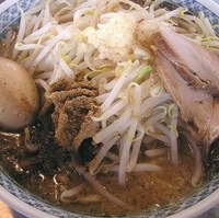 「ラーメン大盛り（味付卵+魚粉トッピング）」@ラーメン大 堀切店の写真