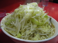 「小ラーメン豚入り750円ヤサイアブラニンニクちょっと」@ラーメン二郎 桜台駅前店の写真