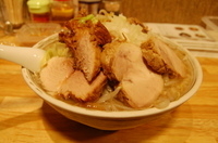 「新天地ラーメン+豚4枚+野菜」@ラーメン新天地の写真