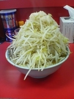 「ラーメン小豚 ヤサイ・ニンニク」@ドン-キタモトの写真