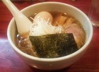 「醤油ラーメン+味玉+白髪ネギ（800円）」@ひなたやの写真