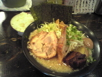 「ぜんぶ載せラーメン」@千石自慢ラーメン 本店の写真