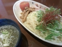 「冷やし塩つけめん 冷菜焼きトマト添え」@UNDER GROUND RAMENの写真