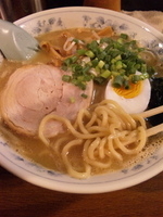 「とんこつ塩ラーメン（大盛） 680円+100円=780円」@麺屋 律の写真