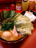 「ラーメン 味玉 海苔増し ライス【880円】」@家系総本山 ラーメン吉村家の写真