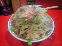 「ブタ入りラーメン 750円 麺かため（野菜ちょっとマシ・あぶら）」@ラーメン二郎 府中店の写真